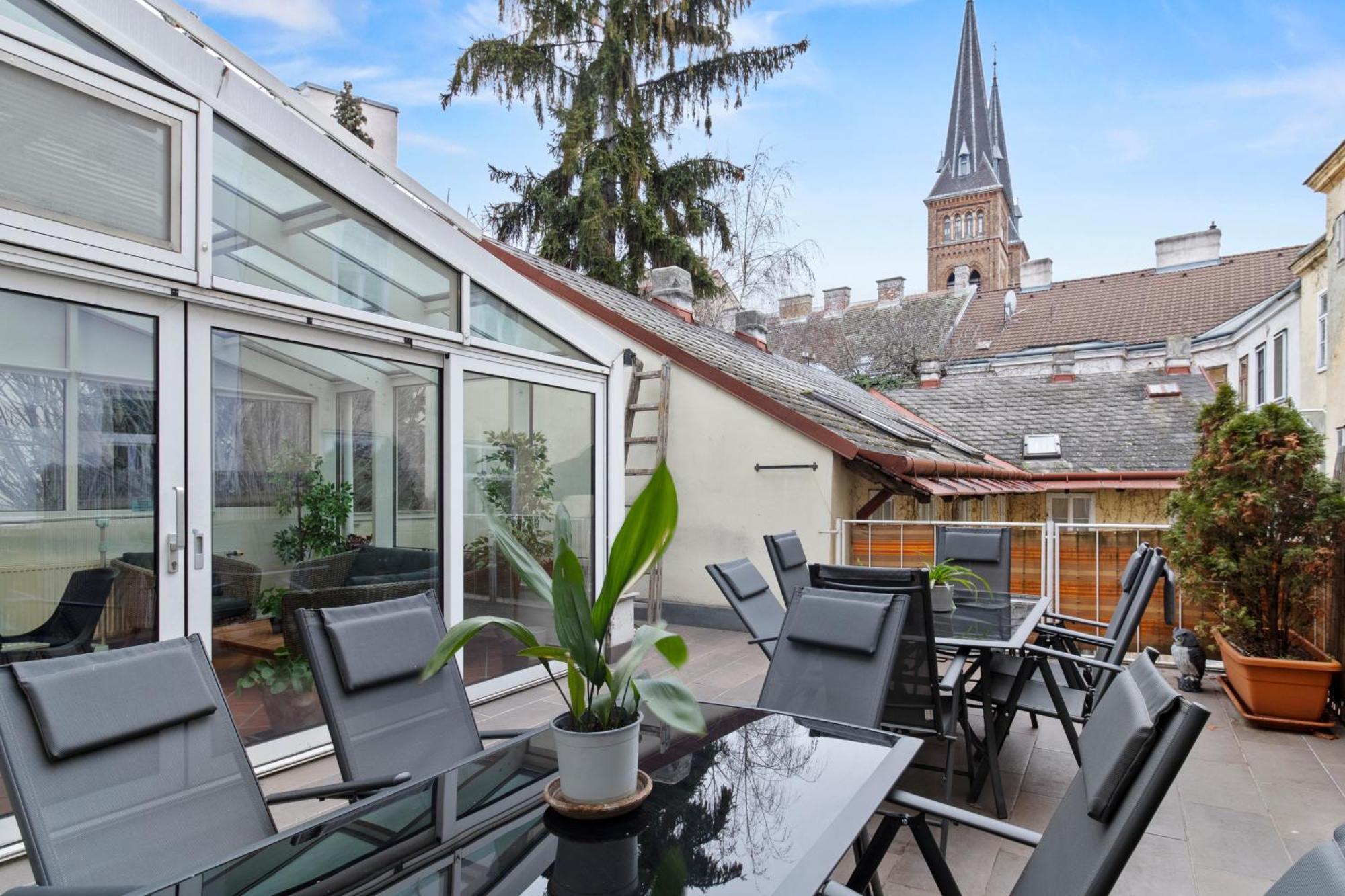 Very Spacious Apartment With A Wintergarden And Terrace, 1 Minute To Tram Station Viena Exterior foto